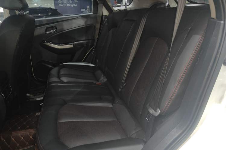 Used Venucia T70 2019 2.0L CVT Enjoy Edition China V Standard Left Rear Seat