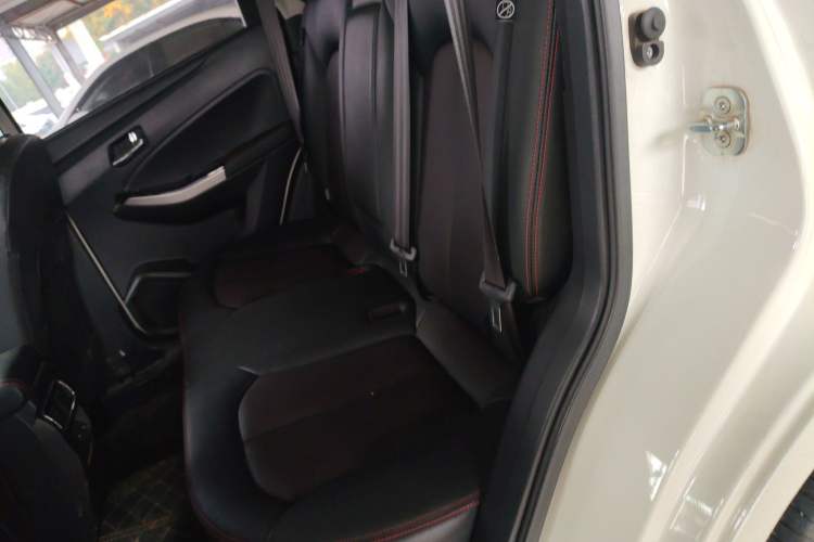 Used Venucia T70 2019 2.0L CVT Enjoy Edition China V Standard Left Rear Seat