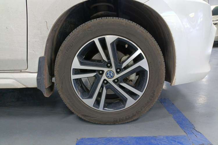 Used Venucia T70 2019 2.0L CVT Enjoy Edition China V Standard Left Rear Wheel Hub