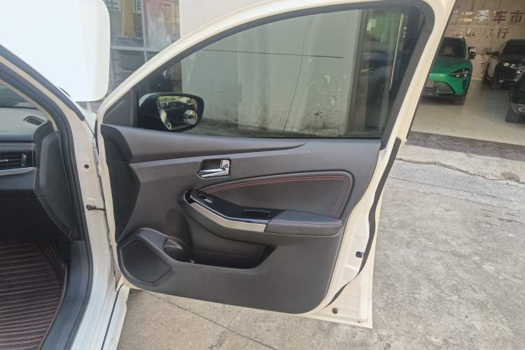 Used Venucia T70 2019 2.0L CVT Enjoy Edition China V Standard Right Front Door Interior