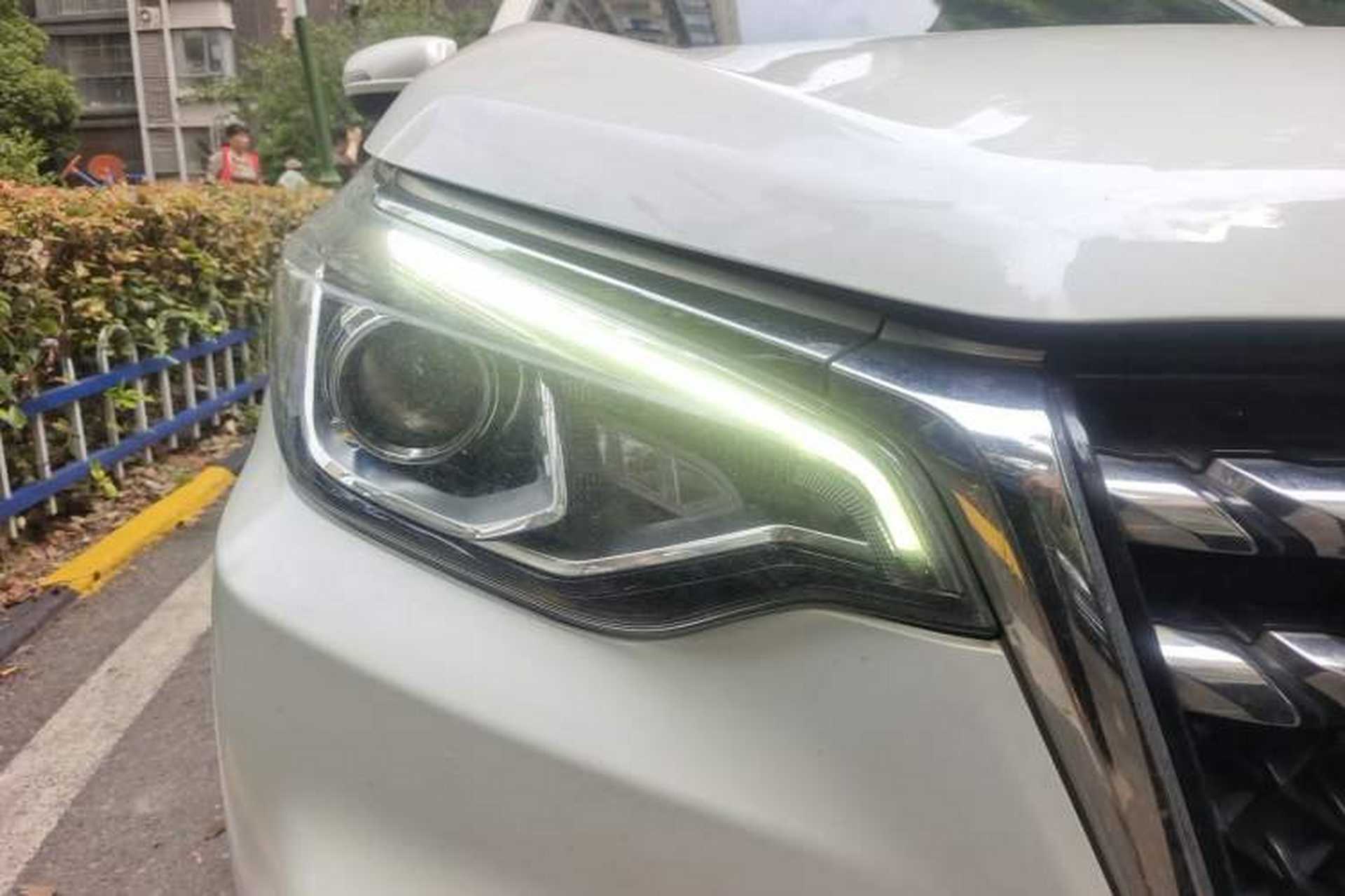 Used Venucia T70 2019 2.0L CVT Enjoy Edition China V Standard Right Front Headlight