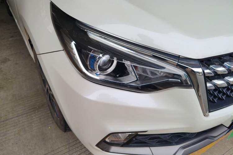 Used Venucia T70 2019 2.0L CVT Enjoy Edition China V Standard Right Front Headlight