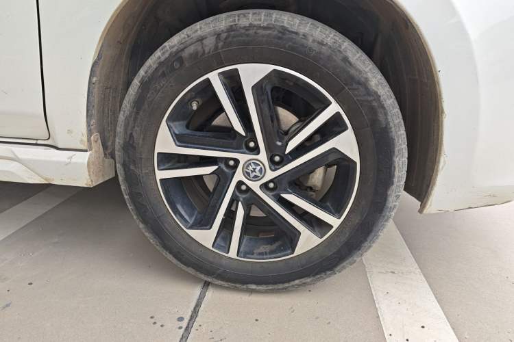 Used Venucia T70 2019 2.0L CVT Enjoy Edition China V Standard Right Front Wheel Hub