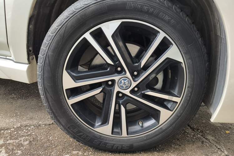 Used Venucia T70 2019 2.0L CVT Enjoy Edition China VI Standard Right Front Wheel Hub