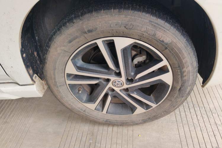 Used Venucia T70 2019 2.0L CVT Enjoy Edition China V Standard Right Front Wheel Hub