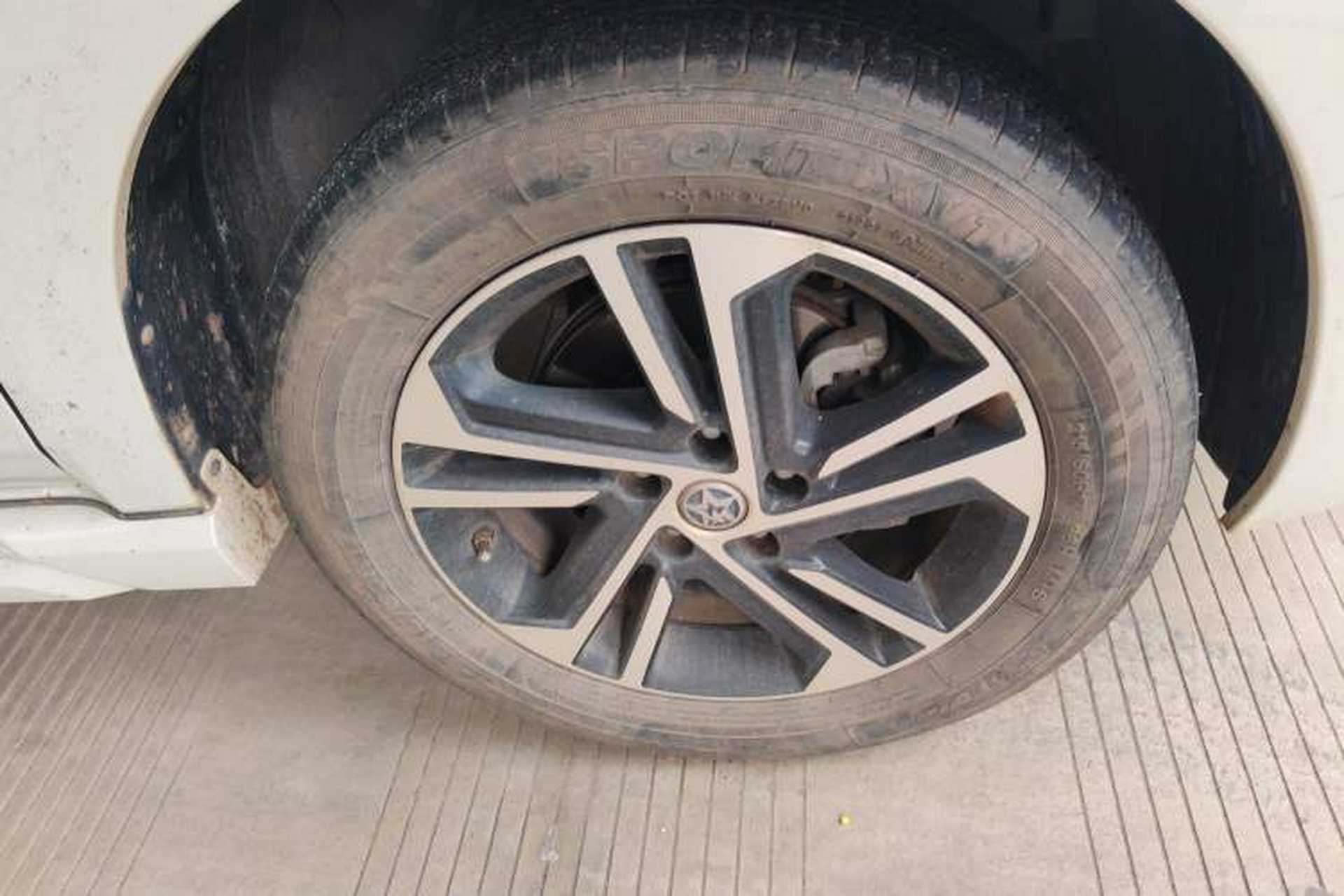 Used Venucia T70 2019 2.0L CVT Enjoy Edition China V Standard Right Front Wheel Hub