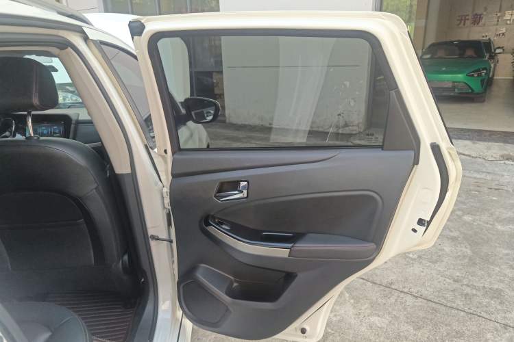 Used Venucia T70 2019 2.0L CVT Enjoy Edition China V Standard Right Rear Door Interior