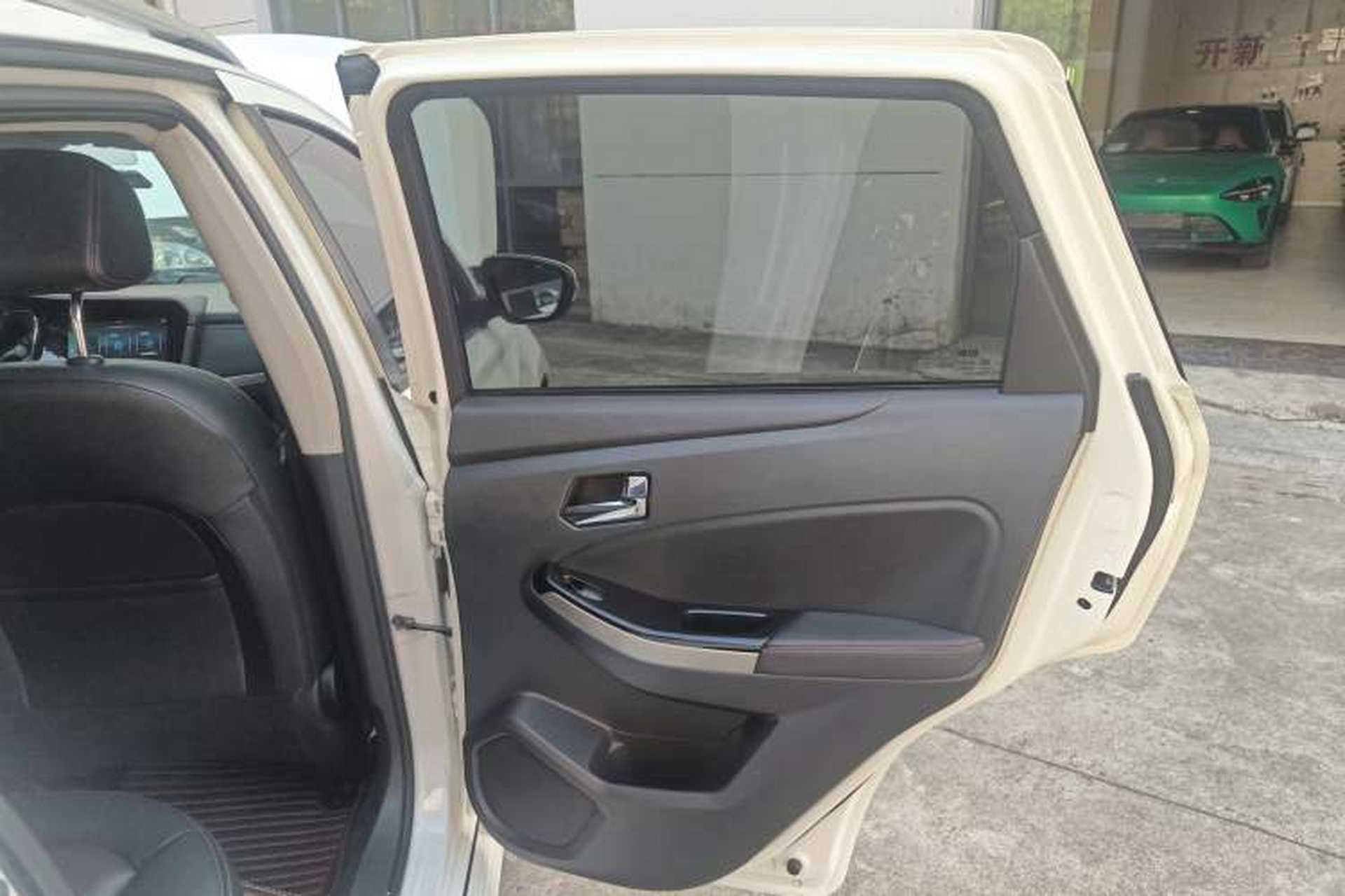 Used Venucia T70 2019 2.0L CVT Enjoy Edition China V Standard Right Rear Door Interior