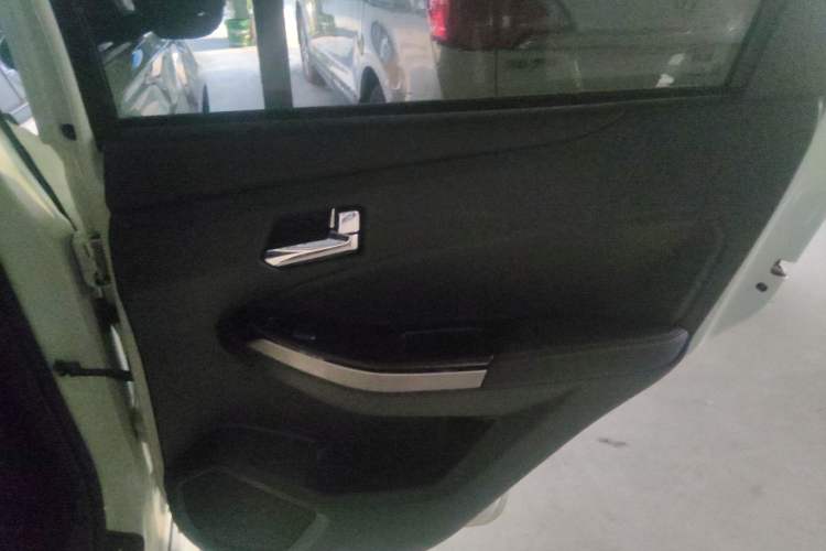 Used Venucia T70 2019 2.0L CVT Enjoy Edition China VI Standard Right Rear Door Interior