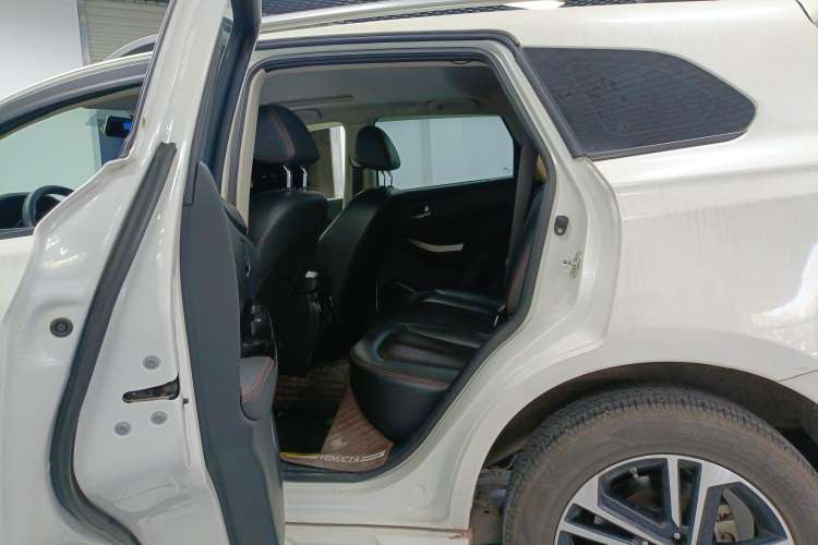 Used Venucia T70 2019 2.0L CVT Enjoy Edition China V Standard Right Rear Seat