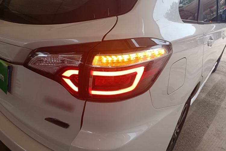 Used Venucia T70 2019 2.0L CVT Smart Edition China V Standard Right Rear Taillight