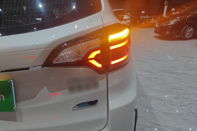 Used Venucia T70 2019 2.0L CVT Enjoy Edition China V Standard Right Rear Taillight