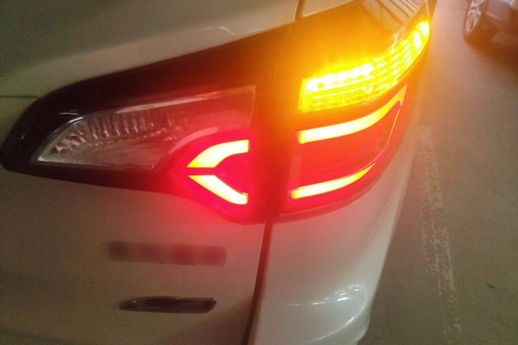 Used Venucia T70 2019 2.0L CVT Enjoy Edition China VI Standard Right Rear Taillight