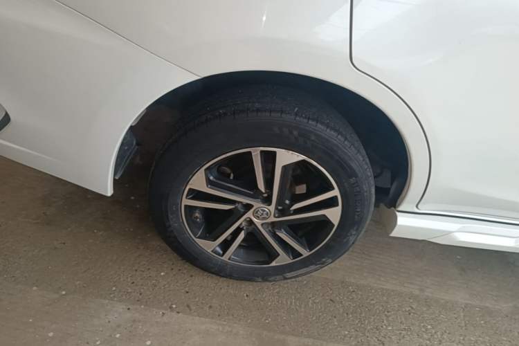 Used Venucia T70 2019 2.0L CVT Smart Edition China V Standard Right Rear Wheel Hub