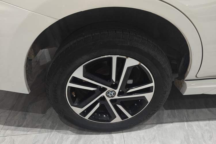 Used Venucia T70 2019 2.0L CVT Enjoy Edition China V Standard Right Rear Wheel Hub