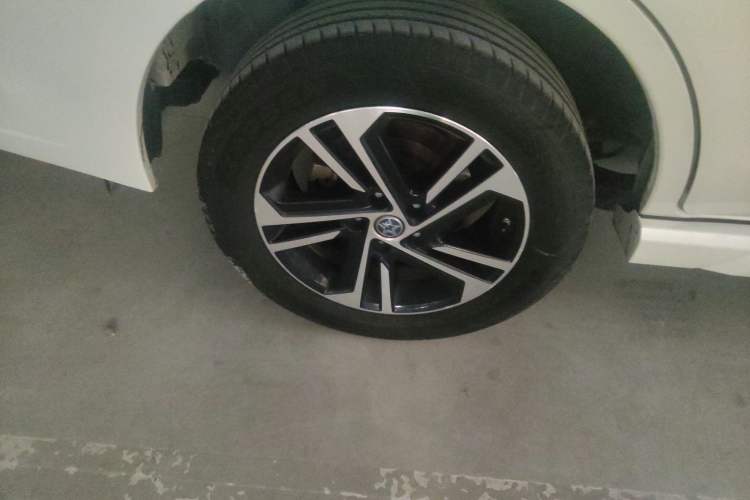Used Venucia T70 2019 2.0L CVT Enjoy Edition China VI Standard Right Rear Wheel Hub