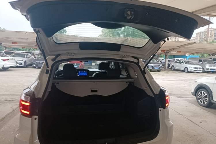 Used Venucia T70 2019 2.0L CVT Smart Edition China V Standard Trunk