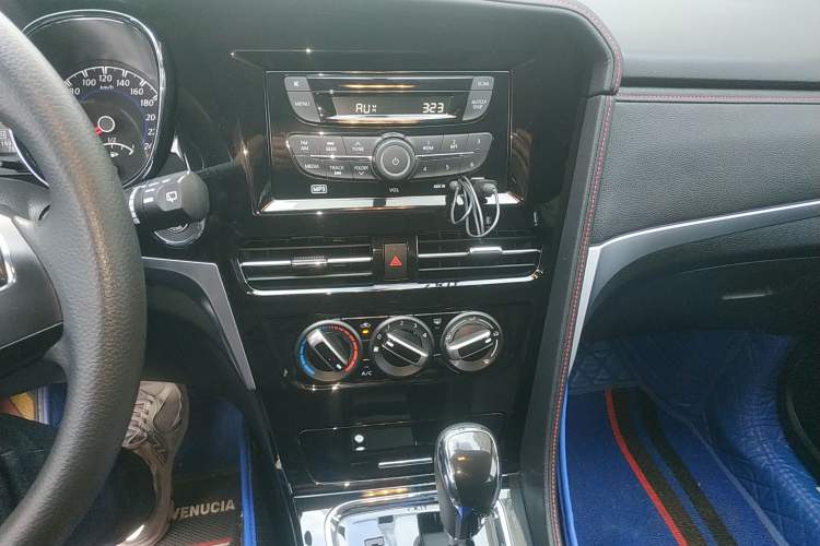 Used Venucia T70 2020 2.0L CVT Luxury Edition China VI Standard Audio And AC Panel