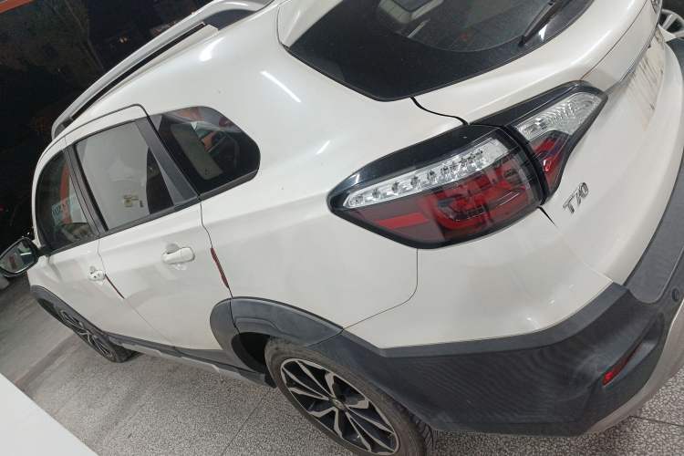 Used Venucia T70 2020 2.0L CVT Jingyue Sport Edition China VI Exterior 3