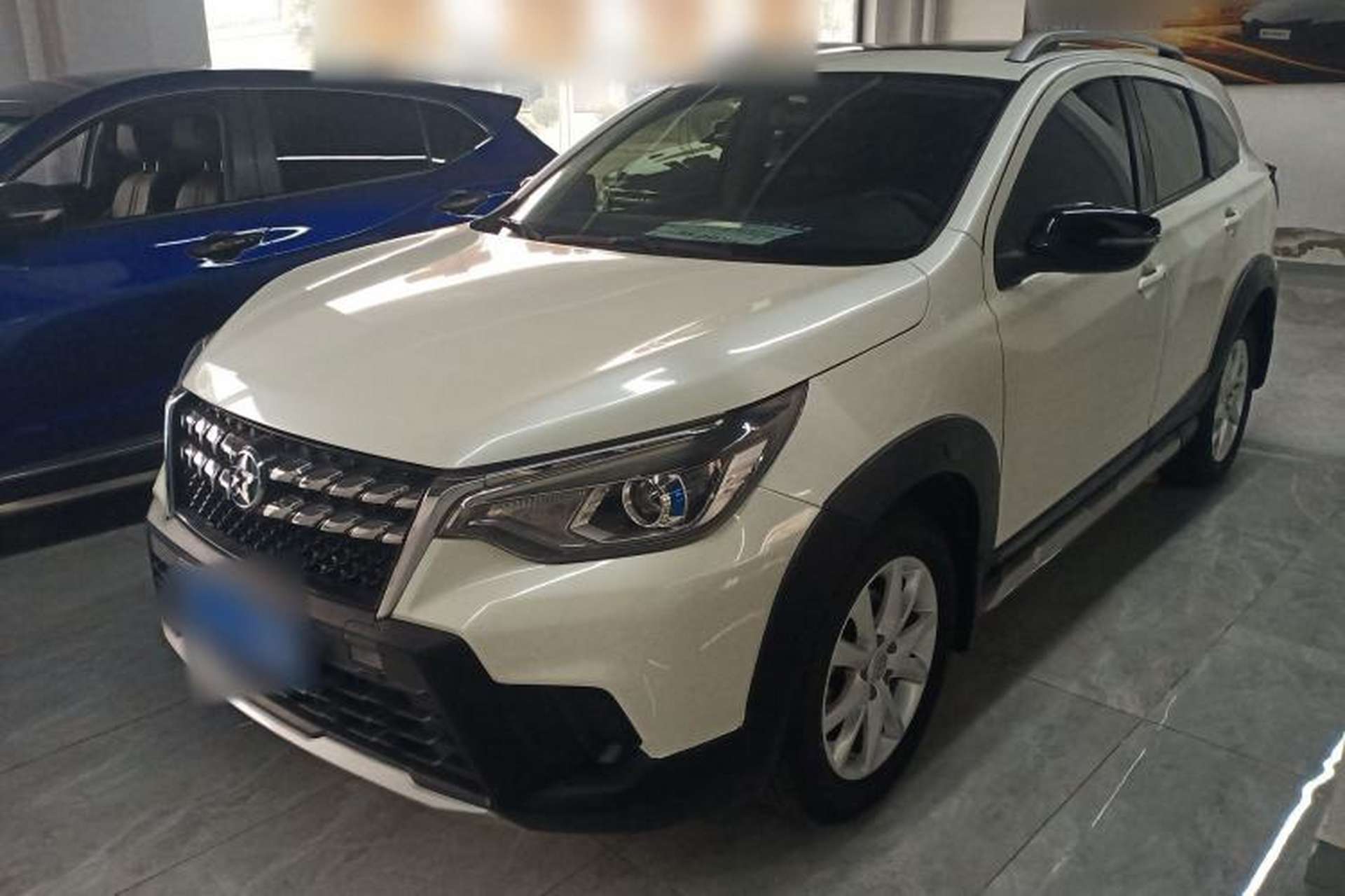 Used Venucia T70 2020 2.0L CVT Elite Edition China VI Standard Front Left 45 Deg