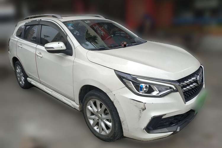 Used Venucia T70 2020 2.0L CVT Luxury Edition China VI Standard Front Right 45 Deg