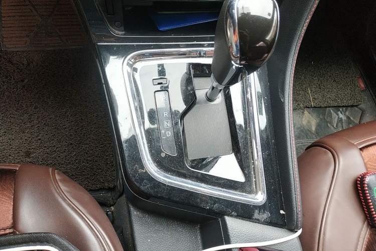 Used Venucia T70 2020 2.0L CVT Luxury Edition China VI Standard Gear Lever