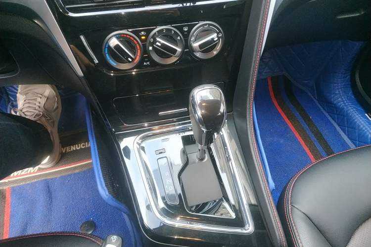 Used Venucia T70 2020 2.0L CVT Luxury Edition China VI Standard Gear Lever