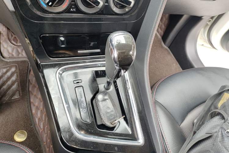 Used Venucia T70 2020 2.0L CVT Luxury Edition China VI Standard Gear Lever