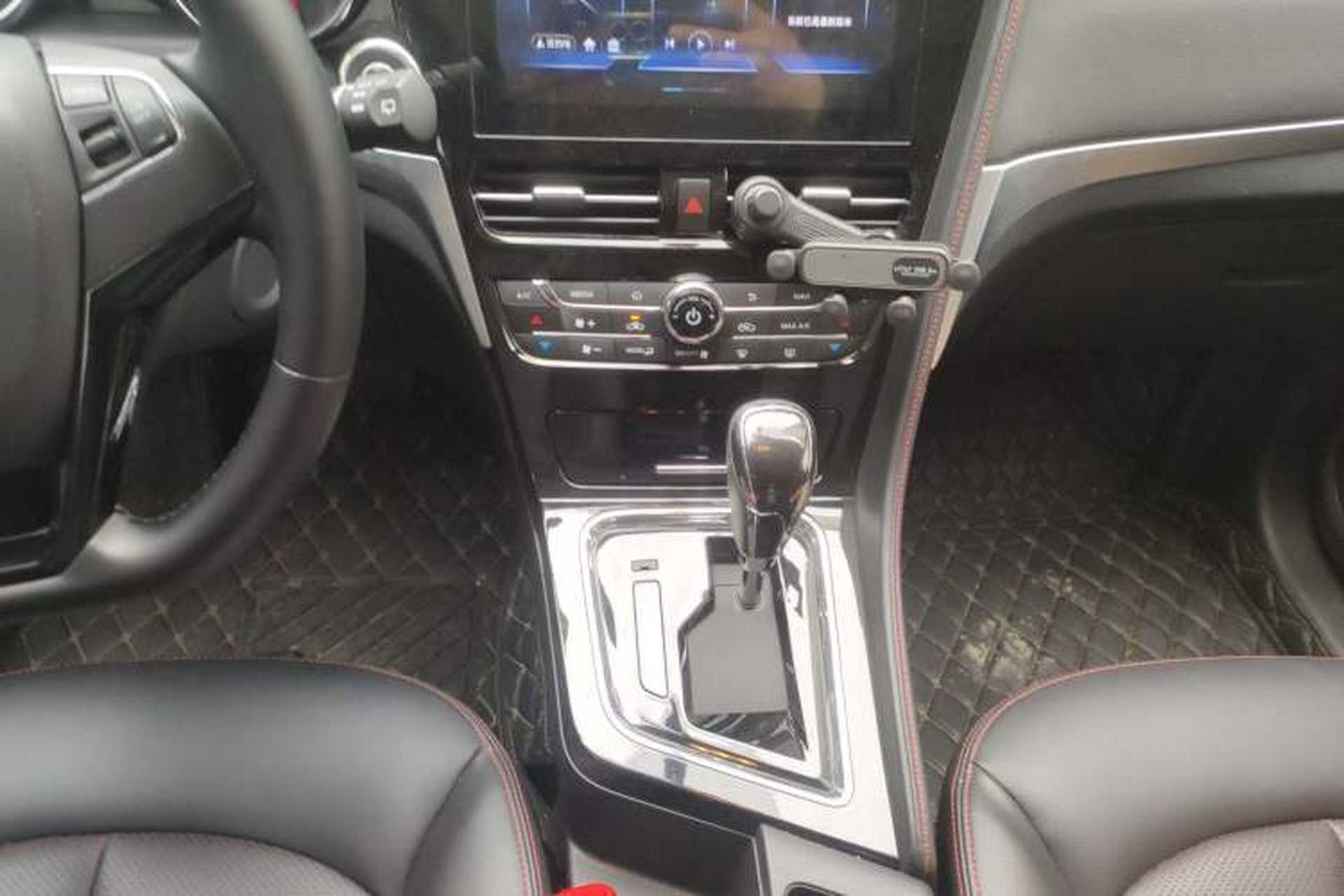 Used Venucia T70 2020 2.0L CVT Elite Edition China VI Standard Gear Lever