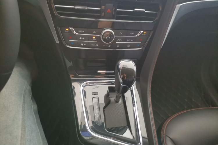 Used Venucia T70 2020 2.0L CVT Elite Edition China VI Standard Gear Lever