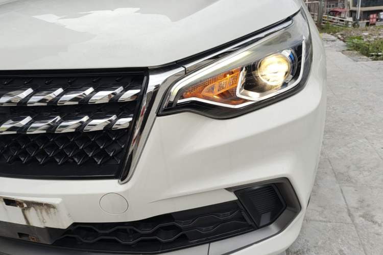 Used Venucia T70 2020 2.0L CVT Luxury Edition China VI Standard Left Front Headlight