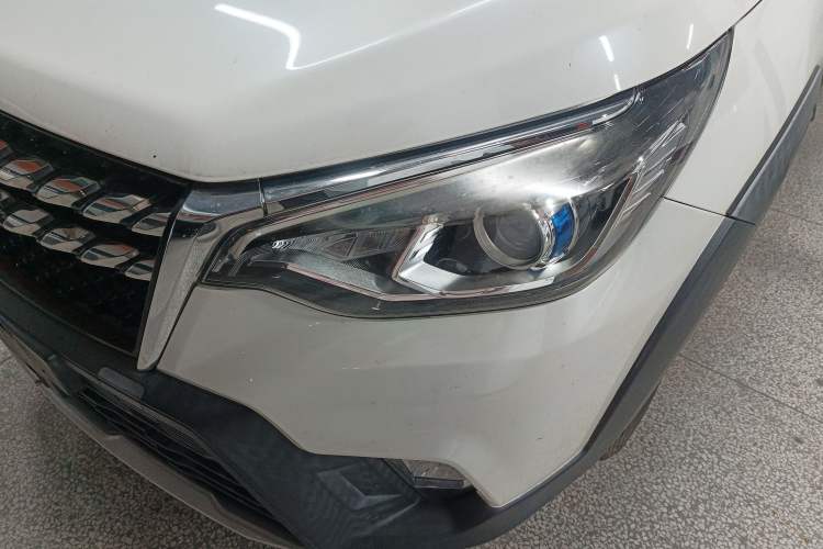 Used Venucia T70 2020 2.0L CVT Jingyue Sport Edition China VI Left Front Headlight