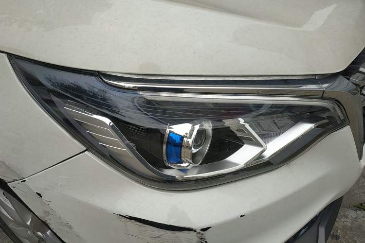 Used Venucia T70 2020 2.0L CVT Luxury Edition China VI Standard Right Front Headlight