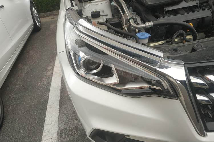 Used Venucia T70 2020 2.0L CVT Luxury Edition China VI Standard Right Front Headlight