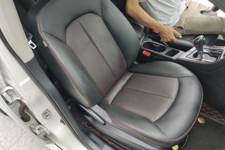 Used Venucia T70 2020 2.0L CVT Luxury Edition China VI Standard Right Front Seat