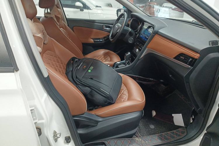 Used Venucia T70 2020 2.0L CVT Jingyue Sport Edition China VI Right Front Seat