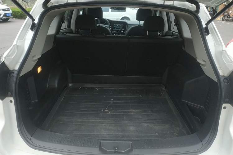 Used Venucia T70 2020 2.0L CVT Luxury Edition China VI Standard Trunk