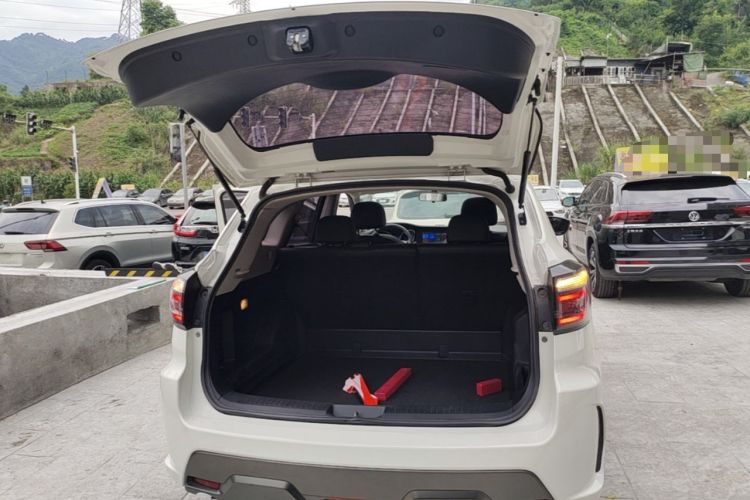 Used Venucia T70 2020 2.0L CVT Luxury Edition China VI Standard Trunk