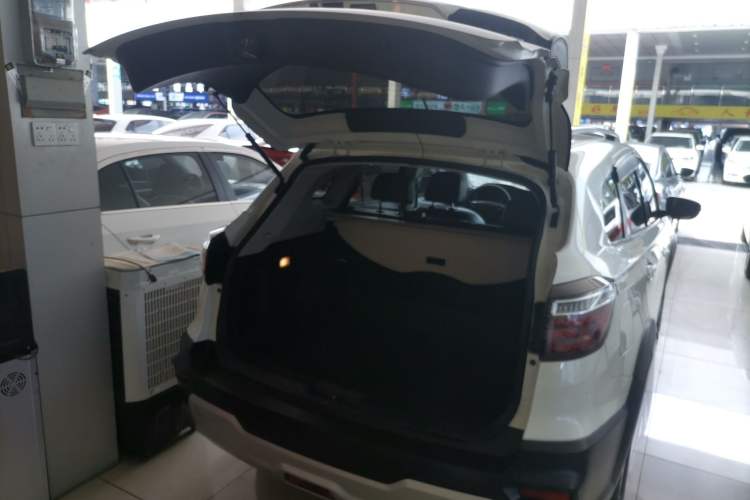 Used Venucia T70 2020 2.0L CVT Elite Edition China VI Standard Trunk