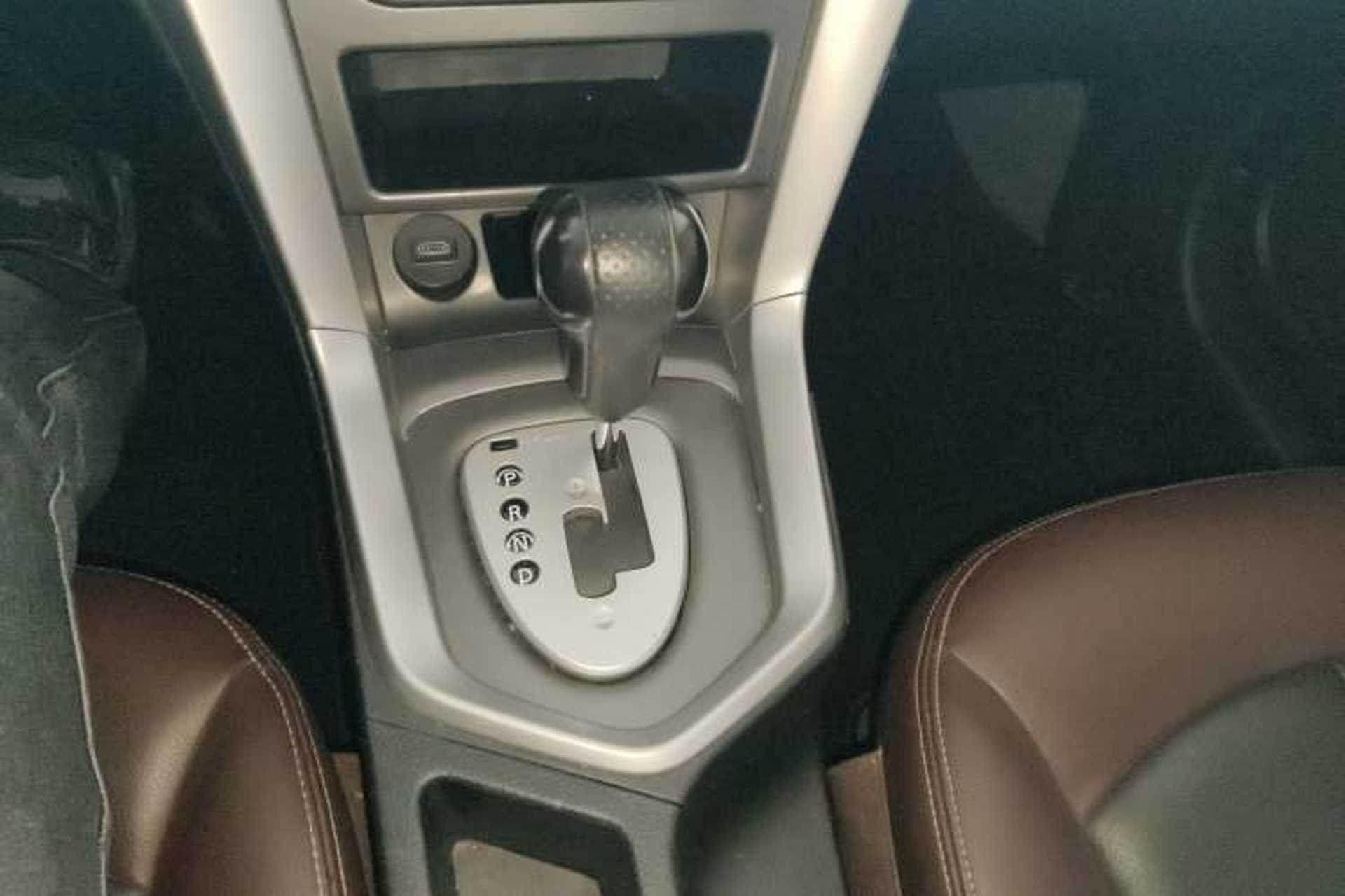 Used Venucia T70X 2015 2.0L CVT SmartFun Sport Edition Gear Lever