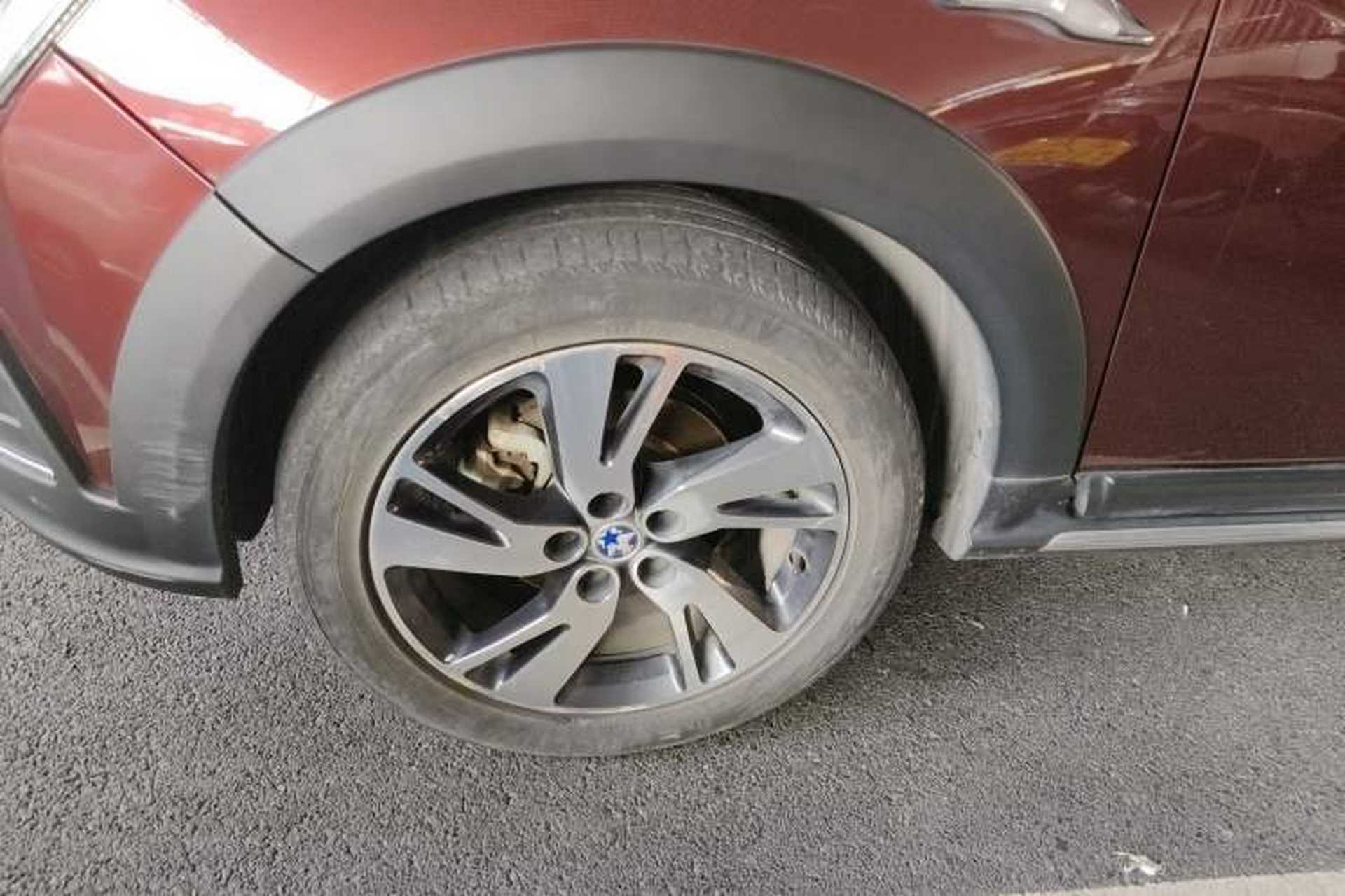 Used Venucia T70X 2015 2.0L CVT SmartFun Sport Edition Left Front Wheel Hub