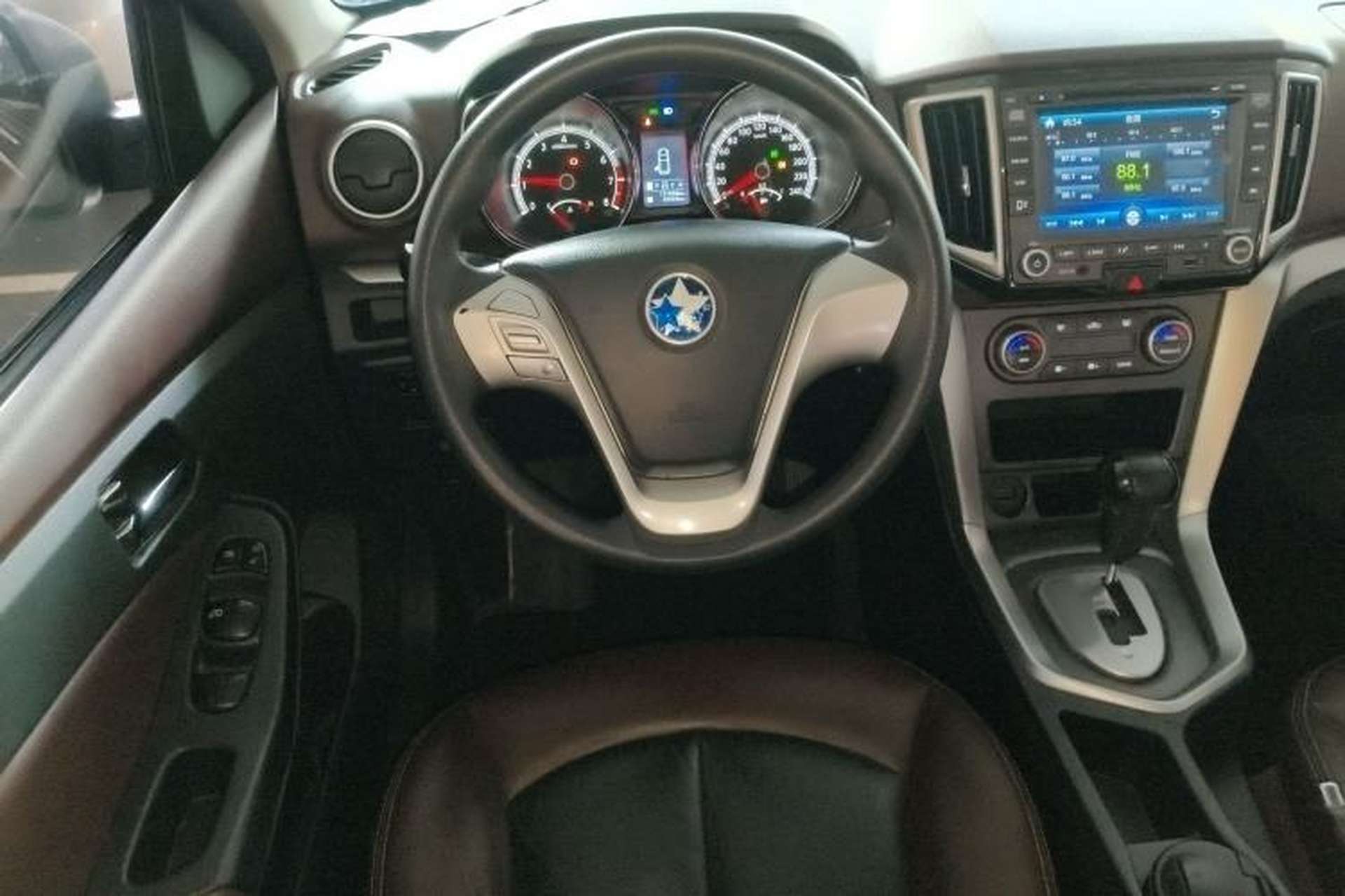 Used Venucia T70X 2015 2.0L CVT SmartFun Sport Edition Steering Wheel