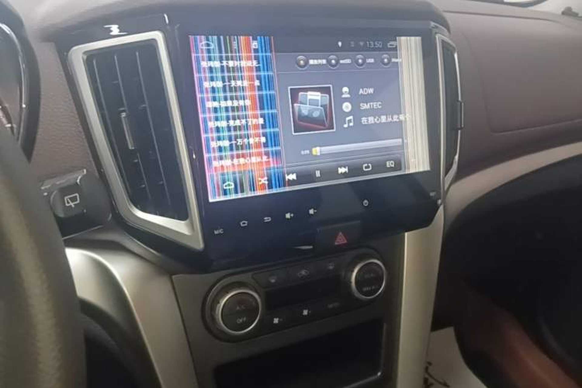 Used Venucia T70X 2015 2.0L CVT SmartFun Sport Edition Audio And AC Panel
