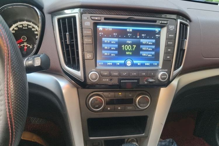 Used Venucia T70X 2015 2.0L CVT SmartFun Sport Edition Audio And AC Panel