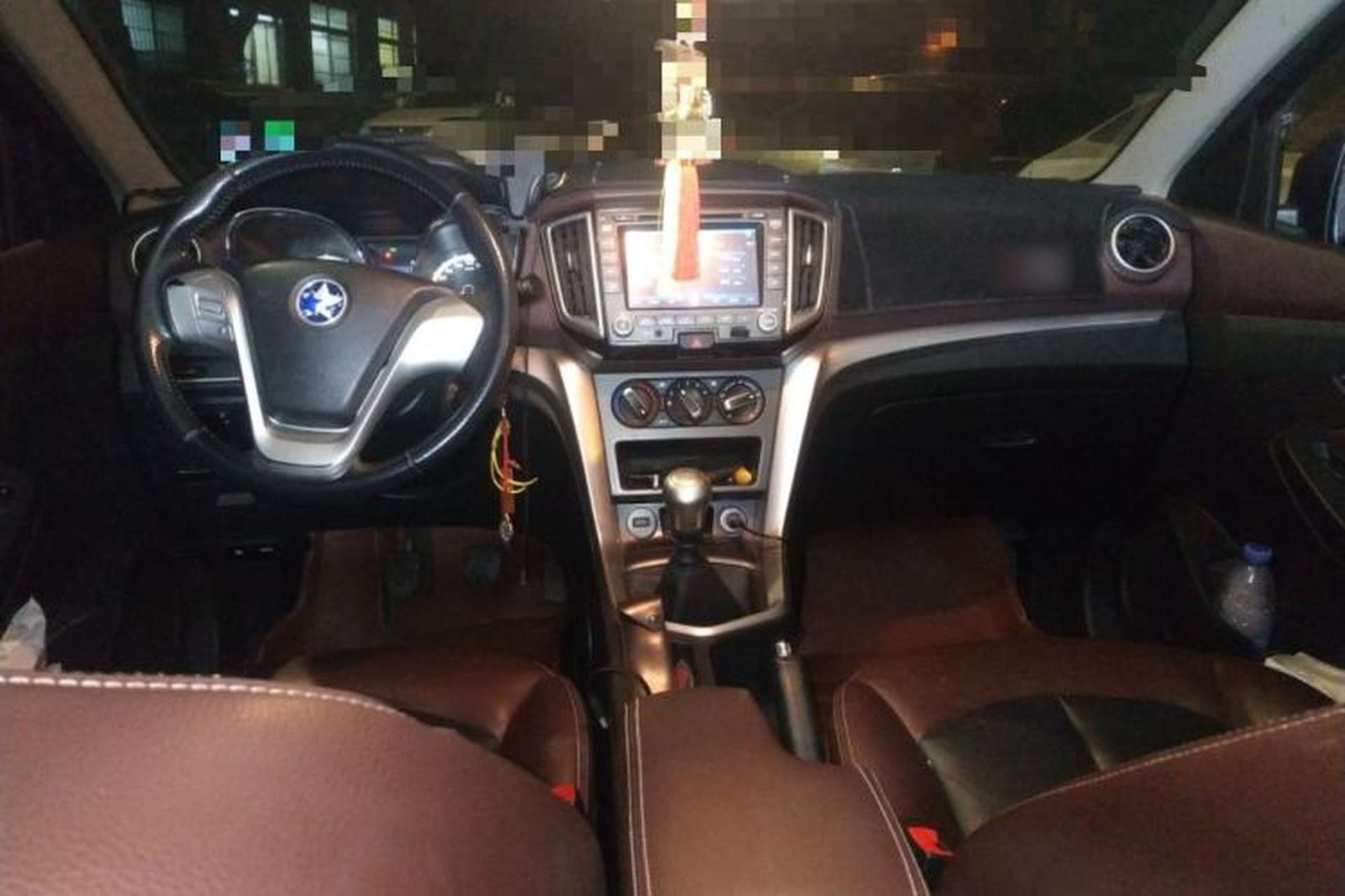 Used Venucia T70X 2015 2.0L Manual RuiXiang Sport Edition Center Console