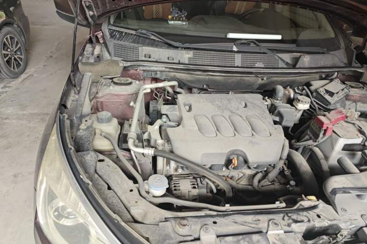 Used Venucia T70X 2015 2.0L CVT SmartFun Sport Edition Engine Bay Right