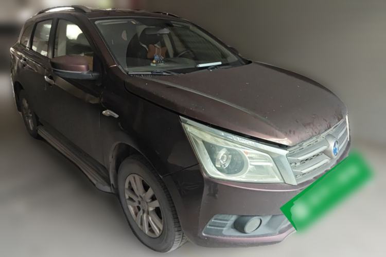 Used Venucia T70X 2015 2.0L CVT SmartFun Sport Edition Front Right 45 Deg