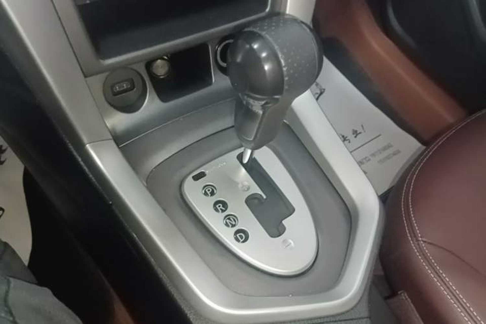 Used Venucia T70X 2015 2.0L CVT SmartFun Sport Edition Gear Lever