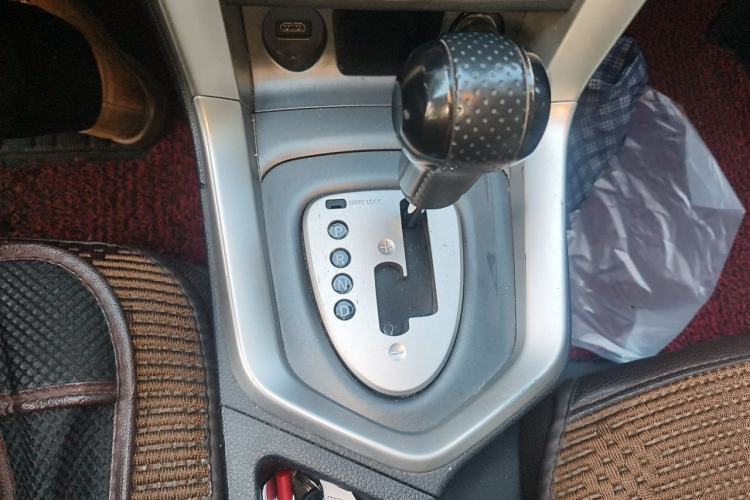 Used Venucia T70X 2015 2.0L CVT SmartFun Sport Edition Gear Lever