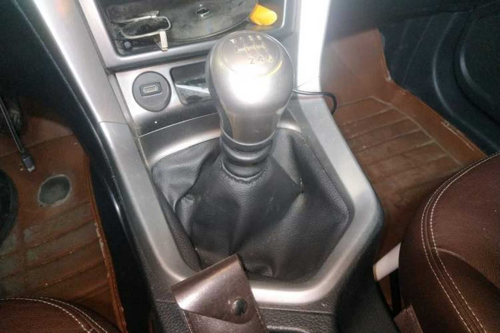 Used Venucia T70X 2015 2.0L Manual RuiXiang Sport Edition Gear Lever